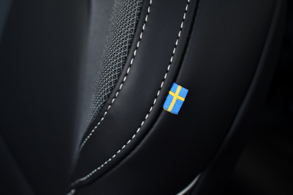 Volvo XC60 2.0 T6 Plug-in AWD Ultra Black Edition Pano ACC HUD 360 H/K 21inch Stuurverw