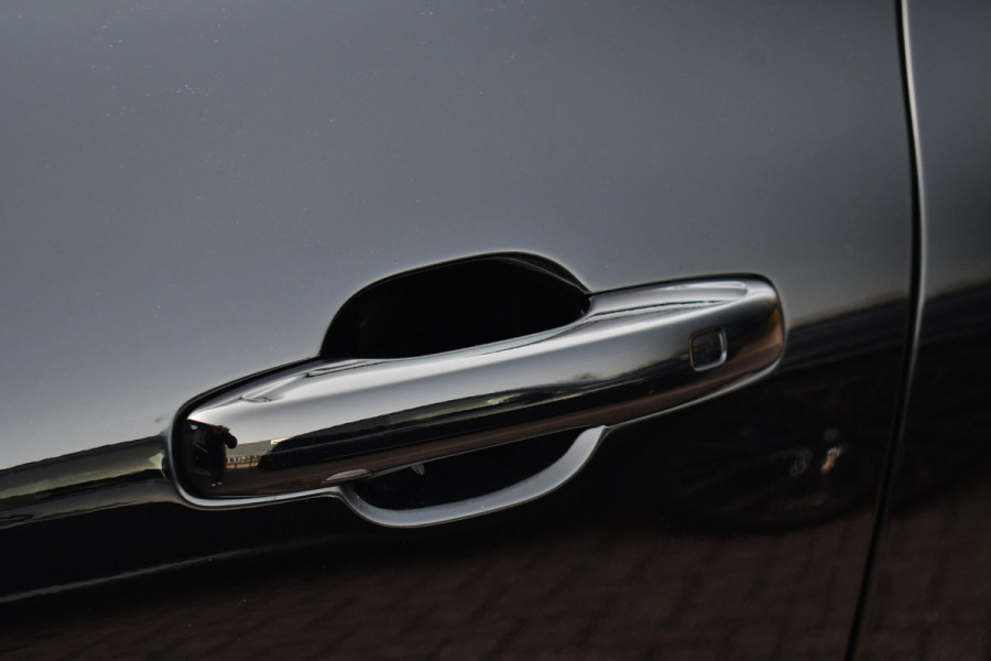 Volvo XC60 2.0 T6 Plug-in AWD Ultra Black Edition Pano ACC HUD 360 H/K 21inch Stuurverw