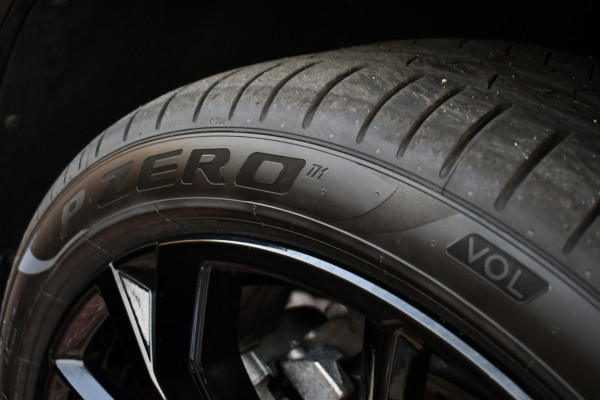 Volvo XC60 2.0 T6 Plug-in AWD Ultra Black Edition Pano ACC HUD 360 H/K 21inch Stuurverw