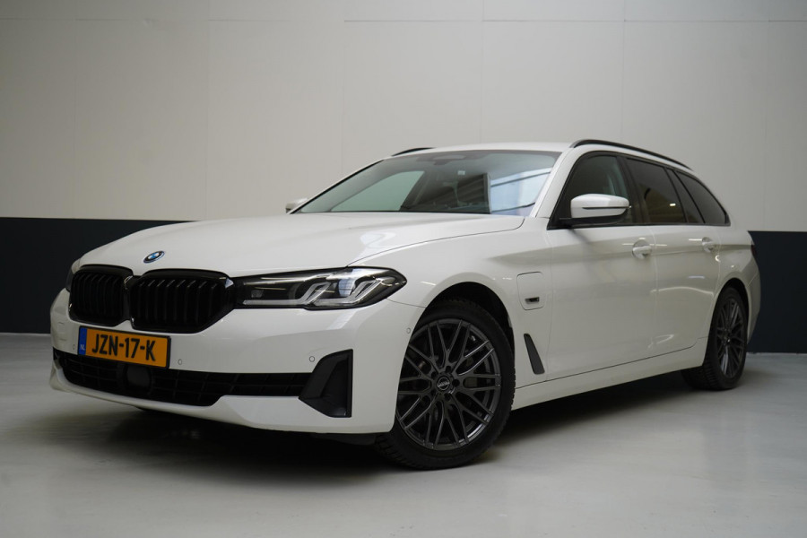 BMW 5 Serie Touring 530e Business Edition Plus | Harman Kardon | SoH 94% | Head Up | Trekhaak | Adaptive cruise | Sportstoelen | Blind spot | Stuurverwarming