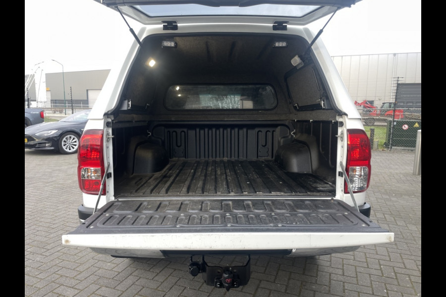 Toyota Hilux 2.4 D-4D DC 4WD | 3500kg AHG | camera