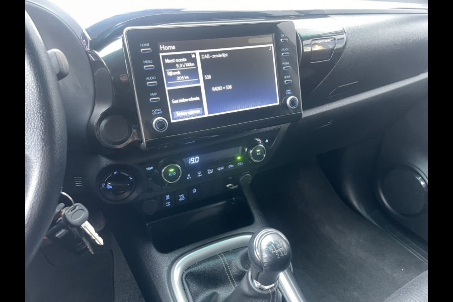 Toyota Hilux 2.4 D-4D DC 4WD | 3500kg AHG | camera