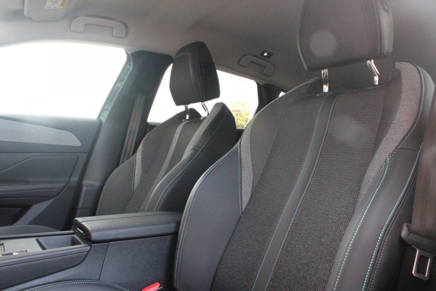 Peugeot 308 SW 1.2 MILD Hybrid 145PK e-DCS6 ALLURE | KEYLESS ENTRY/START | DRAADLOZE APPLE CARPLAY/ANDROID AUTO | NAVIGATIE | CLIMATE CONTROL | LICHTMETALEN VELGEN 17" | LED KOPLAMPEN | 360° CAMERA | ADAPTIVE CRUISE CONTROL | DODEHOEK DETCTIE | DRAADLOZE TELEFOONLADER |