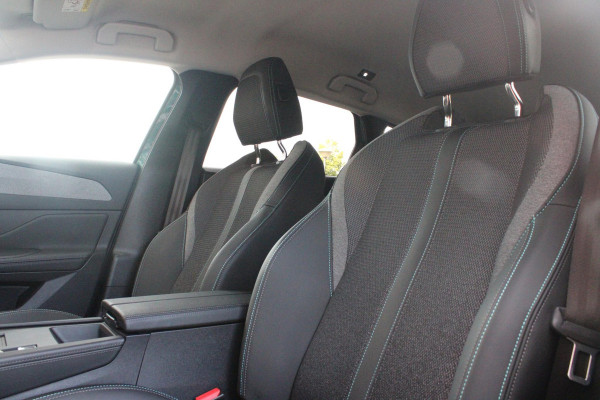 Peugeot 308 SW 1.2 MILD Hybrid 145PK e-DCS6 ALLURE | KEYLESS ENTRY/START | DRAADLOZE APPLE CARPLAY/ANDROID AUTO | NAVIGATIE | CLIMATE CONTROL | LICHTMETALEN VELGEN 17" | LED KOPLAMPEN | 360° CAMERA | ADAPTIVE CRUISE CONTROL | DODEHOEK DETCTIE | DRAADLOZE TELEFOONLADER |