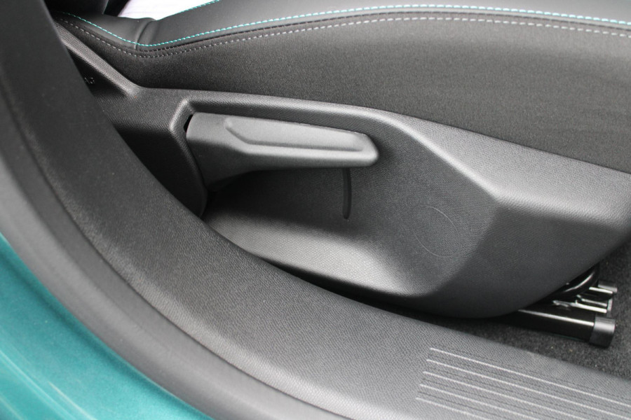 Peugeot 308 SW 1.2 MILD Hybrid 145PK e-DCS6 ALLURE | KEYLESS ENTRY/START | DRAADLOZE APPLE CARPLAY/ANDROID AUTO | NAVIGATIE | CLIMATE CONTROL | LICHTMETALEN VELGEN 17" | LED KOPLAMPEN | 360° CAMERA | ADAPTIVE CRUISE CONTROL | DODEHOEK DETCTIE | DRAADLOZE TELEFOONLADER |