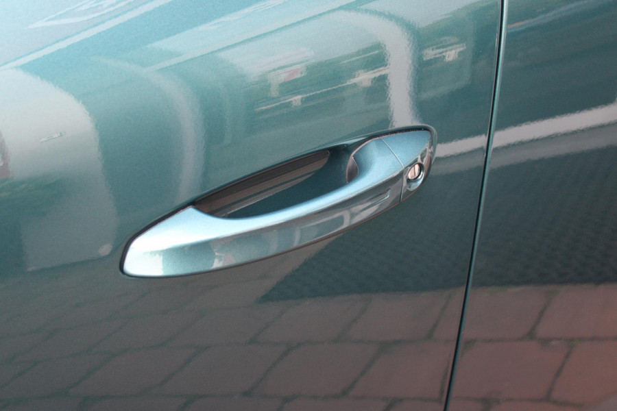 Peugeot 308 SW 1.2 MILD Hybrid 145PK e-DCS6 ALLURE | KEYLESS ENTRY/START | DRAADLOZE APPLE CARPLAY/ANDROID AUTO | NAVIGATIE | CLIMATE CONTROL | LICHTMETALEN VELGEN 17" | LED KOPLAMPEN | 360° CAMERA | ADAPTIVE CRUISE CONTROL | DODEHOEK DETCTIE | DRAADLOZE TELEFOONLADER |