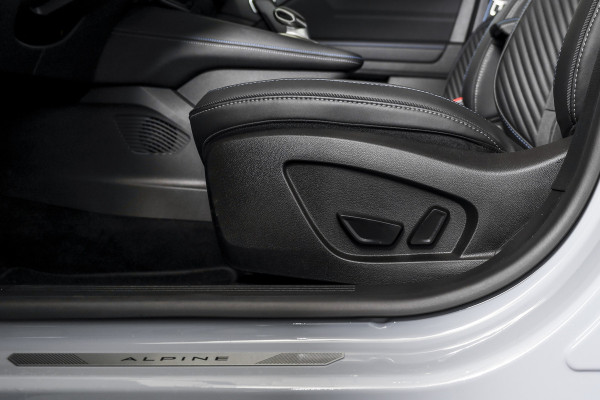 Renault Captur 1.3 mild hybrid 160 esprit Alpine - Automaat | S/K-Panodak | Dig. Cockpit | Adapt. Cruise | Stoel-+Stuurverw. | PDC | Camera | NAV + App. Connect | ECC | LM 19" | 4252