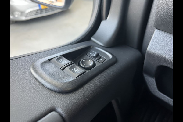 Nissan Interstar 2.3 dCi 136pk E6 L2H2 N-Connecta 3p BPM Vrij! Lease €294 p/m, Navi, Camera, PDC, Airco, Trekhaak, Cruise controle, Onderhoudshistorie aanwezig