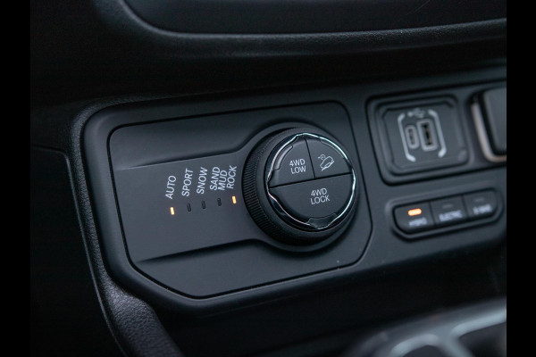 Jeep Renegade 4xe 240 Plug-in Hybrid Electric The North Star | Schuif/Kanteldak | Winter Pack | Techno Green