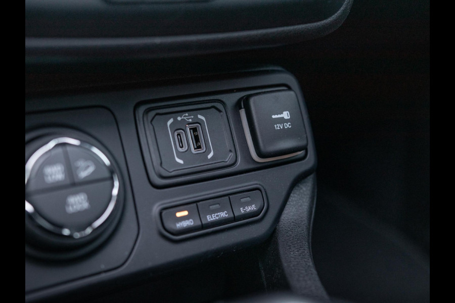 Jeep Renegade 4xe 240 Plug-in Hybrid Electric The North Star | Schuif/Kanteldak | Winter Pack | Techno Green