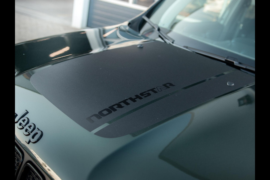 Jeep Renegade 4xe 240 Plug-in Hybrid Electric The North Star | Schuif/Kanteldak | Winter Pack | Techno Green