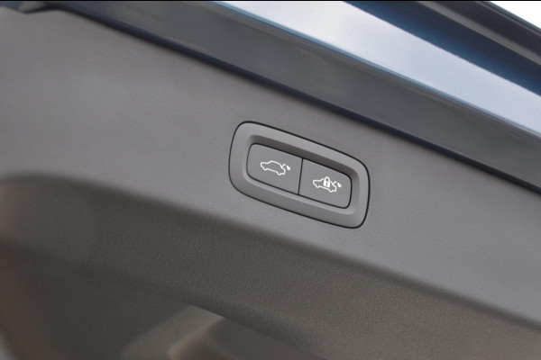 Lynk & Co 01 1.5 Rolhoes / zwarte dakhemel / 360 Camera / Adaptieve cruise control / Elektrische stoelen / BLIS / Stoelverwarming / Elektrische achterklep / Climate control / Parkeersensoren met camera / Regensensor / Keyless entry /