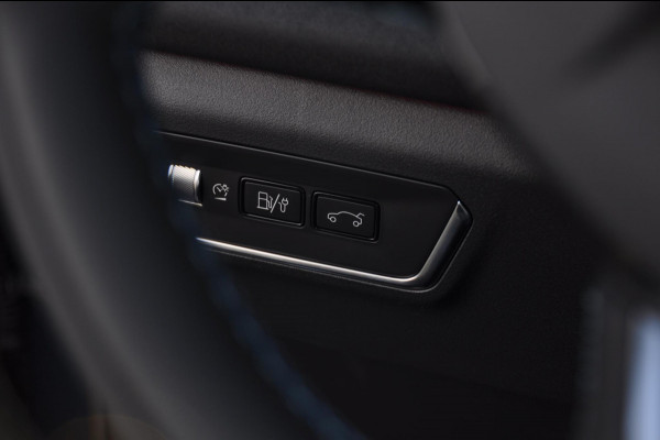 Lynk & Co 01 1.5 Rolhoes / zwarte dakhemel / 360 Camera / Adaptieve cruise control / Elektrische stoelen / BLIS / Stoelverwarming / Elektrische achterklep / Climate control / Parkeersensoren met camera / Regensensor / Keyless entry /