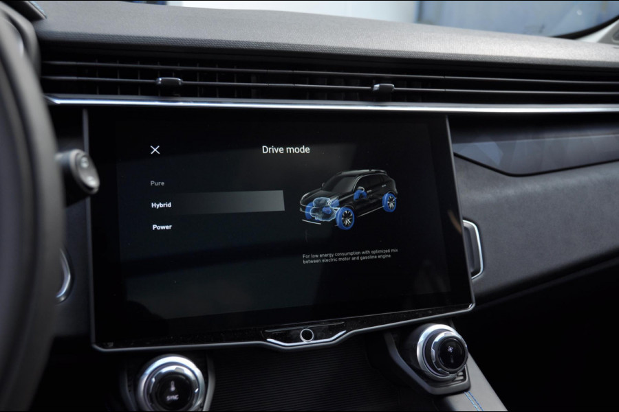 Lynk & Co 01 1.5 Rolhoes / zwarte dakhemel / 360 Camera / Adaptieve cruise control / Elektrische stoelen / BLIS / Stoelverwarming / Elektrische achterklep / Climate control / Parkeersensoren met camera / Regensensor / Keyless entry /