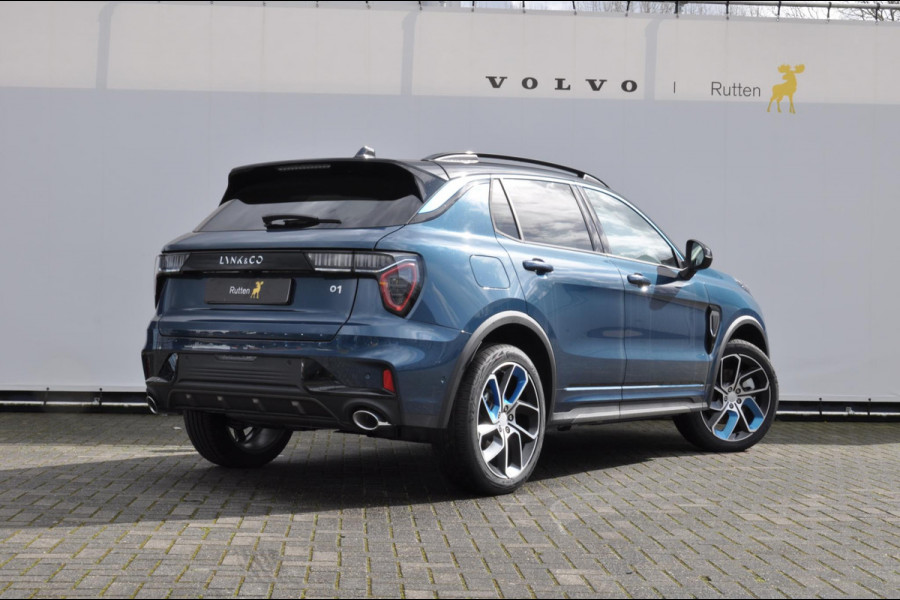 Lynk & Co 01 1.5 Rolhoes / zwarte dakhemel / 360 Camera / Adaptieve cruise control / Elektrische stoelen / BLIS / Stoelverwarming / Elektrische achterklep / Climate control / Parkeersensoren met camera / Regensensor / Keyless entry /