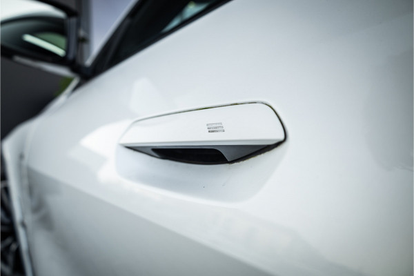 BMW i4 M50 High Executive 84 kWh - M Sport | Panorama | Carbon | 360 Camera | Sportstoelen