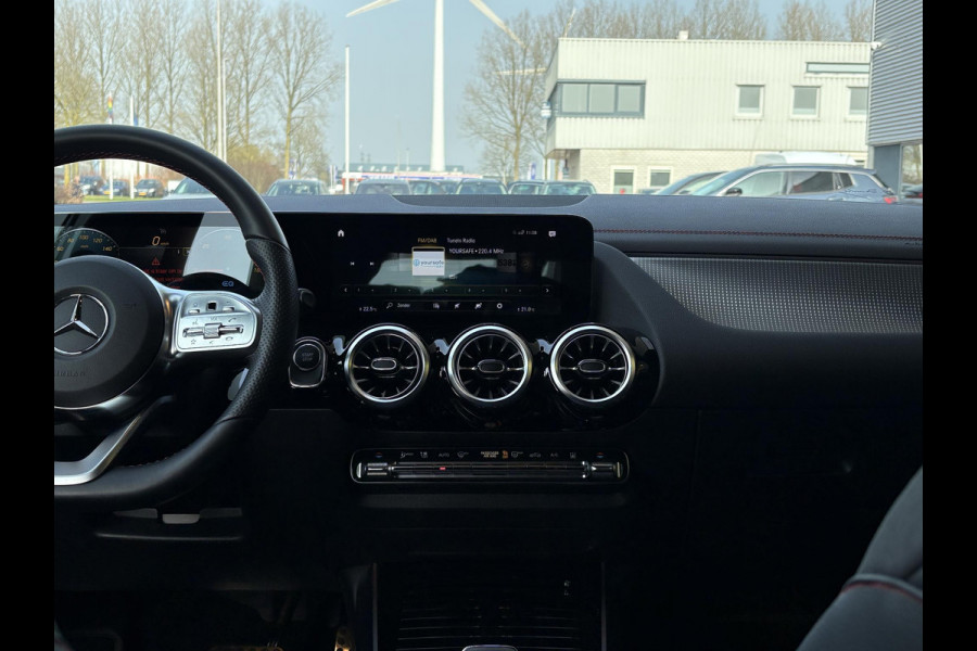 Mercedes-Benz EQA 250 Business Solution AMG 67 kWh | 42500 km | Stoelverwarming | Dodehoeksensoren | Camera |