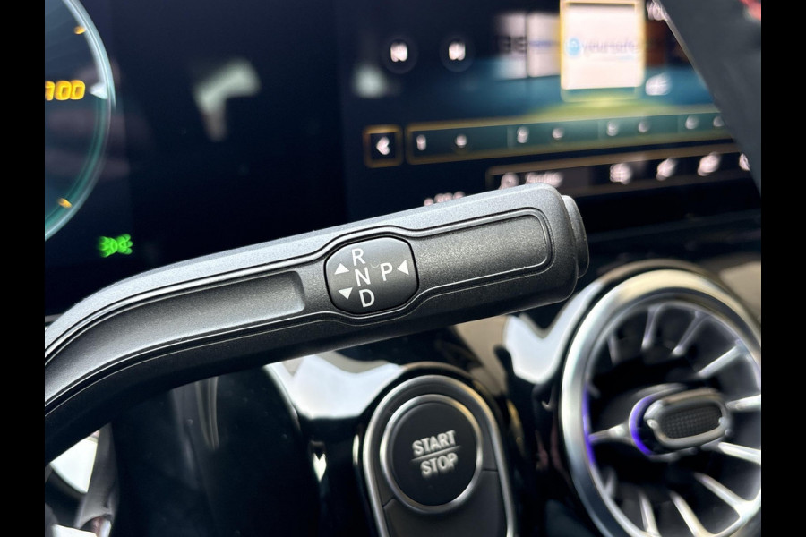 Mercedes-Benz EQA 250 Business Solution AMG 67 kWh | 42500 km | Stoelverwarming | Dodehoeksensoren | Camera |