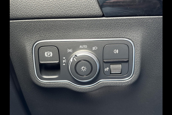 Mercedes-Benz EQA 250 Business Solution AMG 67 kWh | 42500 km | Stoelverwarming | Dodehoeksensoren | Camera |
