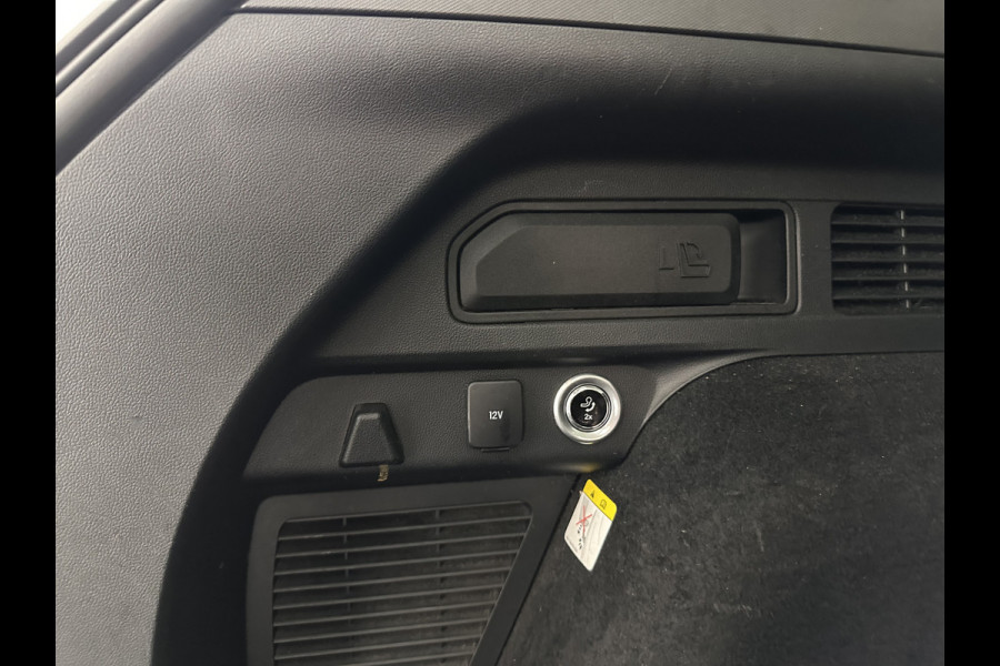 Ford Kuga 2.5 PHEV Vignale (Plug-In) (INCL-BTW) Aut. *HEAD-UP | LEATHER | DIGI-COCKPIT | FULL-LED | KEYLESS | DAB | CARPLAY | NAVI-FULLMAP | MEMORY-PACK | HEATED-COMFORTSEATS | PRIVACYGLASS | TOWBAR | 18''ALU*