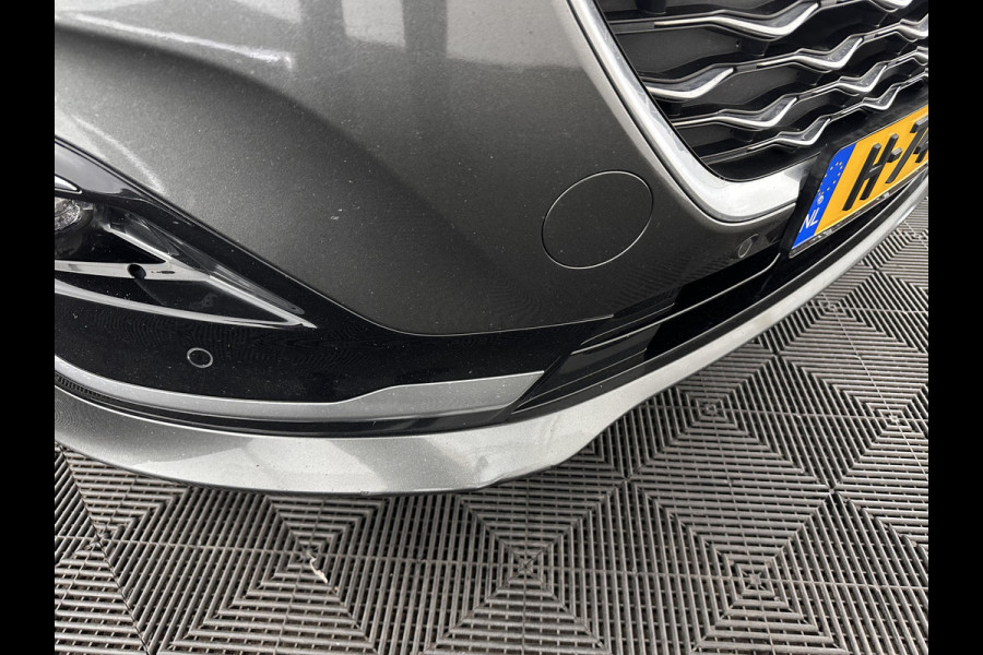 Ford Kuga 2.5 PHEV Vignale (Plug-In) (INCL-BTW) Aut. *HEAD-UP | LEATHER | DIGI-COCKPIT | FULL-LED | KEYLESS | DAB | CARPLAY | NAVI-FULLMAP | MEMORY-PACK | HEATED-COMFORTSEATS | PRIVACYGLASS | TOWBAR | 18''ALU*