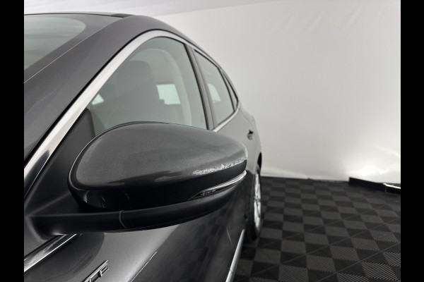 Ford Kuga 2.5 PHEV Vignale (Plug-In) (INCL-BTW) Aut. *HEAD-UP | LEATHER | DIGI-COCKPIT | FULL-LED | KEYLESS | DAB | CARPLAY | NAVI-FULLMAP | MEMORY-PACK | HEATED-COMFORTSEATS | PRIVACYGLASS | TOWBAR | 18''ALU*