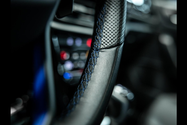 Volkswagen T-Roc 2.0 TSI 4Motion R | Akra | Elektrische stoelen met geheugen | Pano | Stoelverwarming |