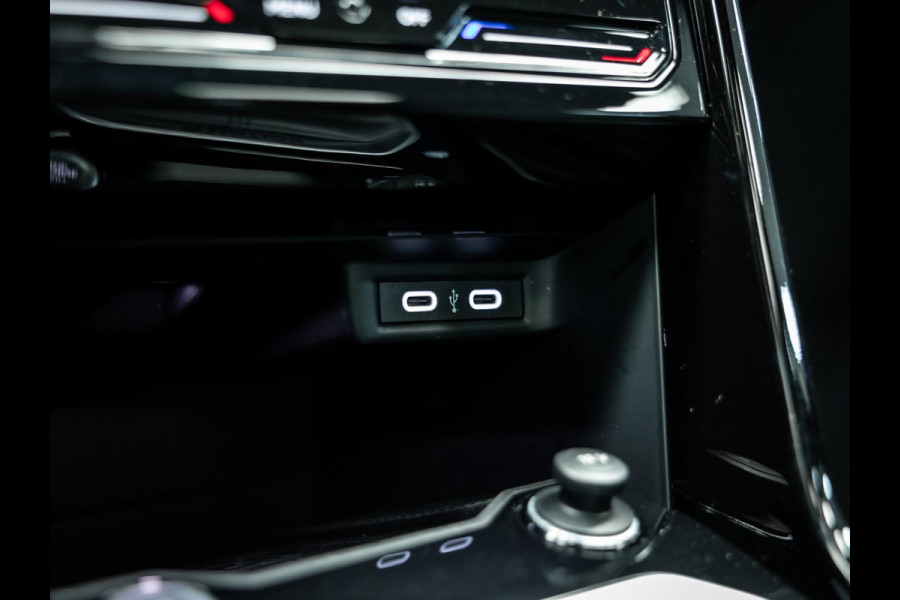 Volkswagen T-Roc 2.0 TSI 4Motion R | Akra | Elektrische stoelen met geheugen | Pano | Stoelverwarming |