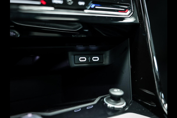 Volkswagen T-Roc 2.0 TSI 4Motion R | Akra | Elektrische stoelen met geheugen | Pano | Stoelverwarming |