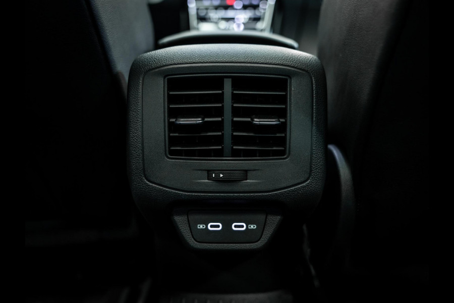 Volkswagen T-Roc 2.0 TSI 4Motion R | Akra | Elektrische stoelen met geheugen | Pano | Stoelverwarming |
