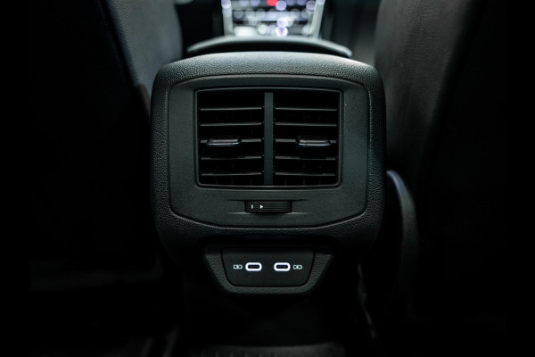 Volkswagen T-Roc 2.0 TSI 4Motion R | Akra | Elektrische stoelen met geheugen | Pano | Stoelverwarming |