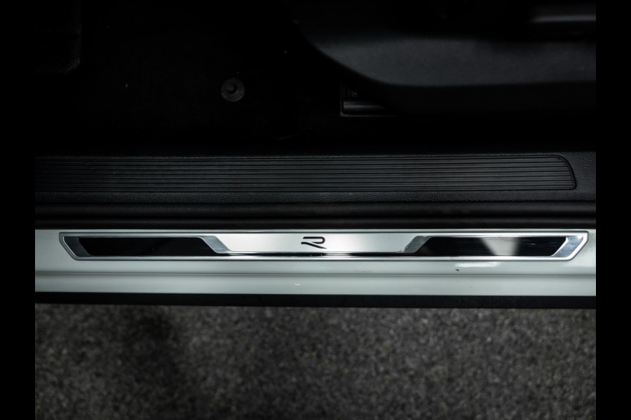 Volkswagen T-Roc 2.0 TSI 4Motion R | Akra | Elektrische stoelen met geheugen | Pano | Stoelverwarming |