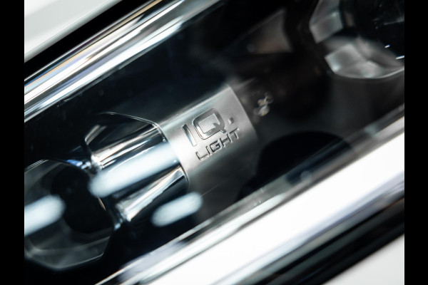 Volkswagen T-Roc 2.0 TSI 4Motion R | Akra | Elektrische stoelen met geheugen | Pano | Stoelverwarming |