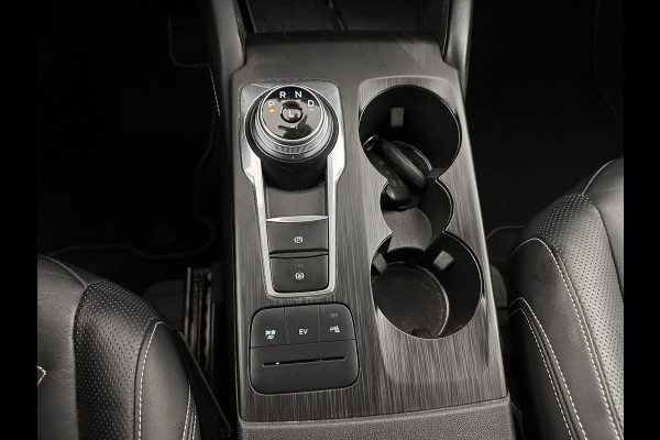 Ford Kuga 2.5 PHEV Vignale (Plug-In) (INCL-BTW) Aut. *LEATHER | DIGI-COCKPIT | FULL-LED | KEYLESS | CAMERA | DAB | CARPLAY | NAVI-FULLMAP | MEMORY-PACK | HEATED-COMFORTSEATS | PRIVACYGLASS | TOWBAR | LANE-ASSIST | 18''ALU*