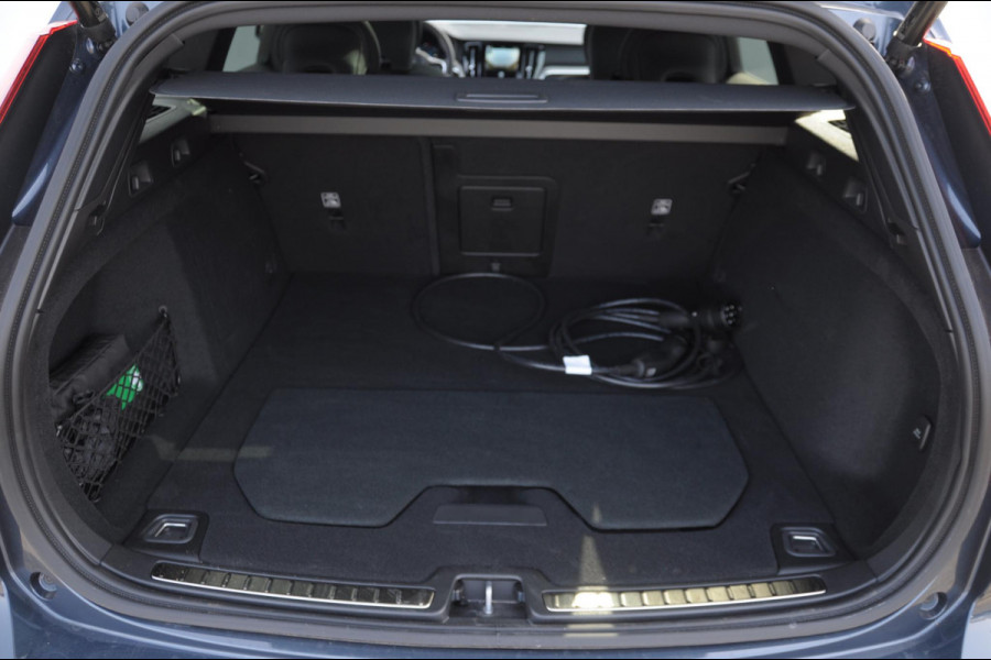 Volvo V60 T6 350PK Automaat AWD Ultra Dark / Long Range / 360 Camera / Harman Kardon audio / Head-up display / Panorama dak / Apple carplay / Android auto /