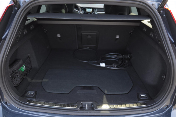 Volvo V60 T6 350PK Automaat AWD Ultra Dark / Long Range / 360 Camera / Harman Kardon audio / Head-up display / Panorama dak / Apple carplay / Android auto /