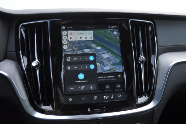 Volvo V60 T6 350PK Automaat AWD Ultra Dark / Long Range / 360 Camera / Harman Kardon audio / Head-up display / Panorama dak / Apple carplay / Android auto /