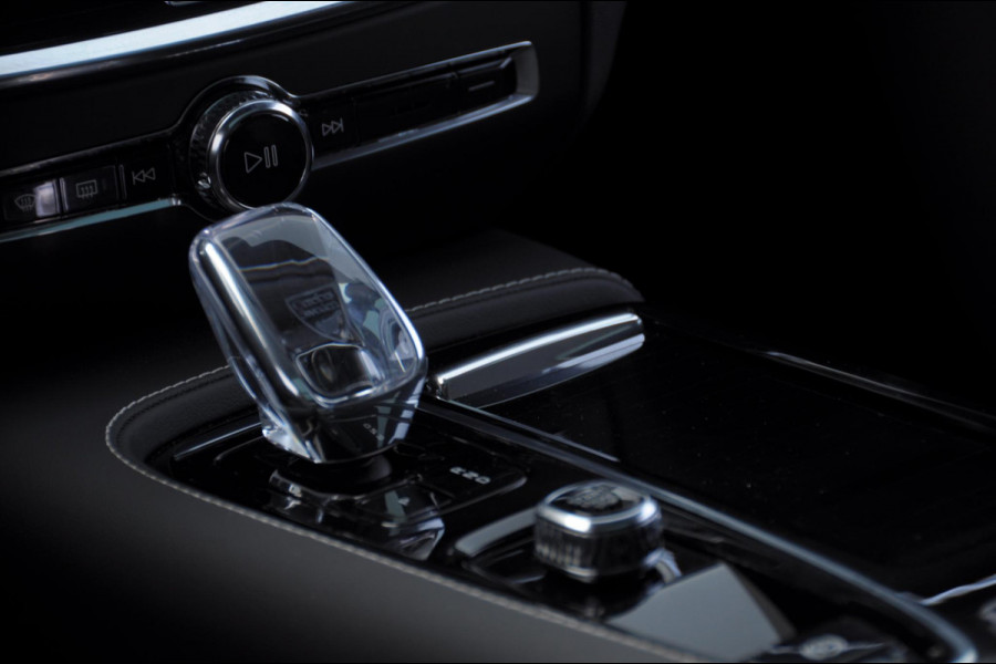 Volvo V60 T6 350PK Automaat AWD Ultra Dark / Long Range / 360 Camera / Harman Kardon audio / Head-up display / Panorama dak / Apple carplay / Android auto /
