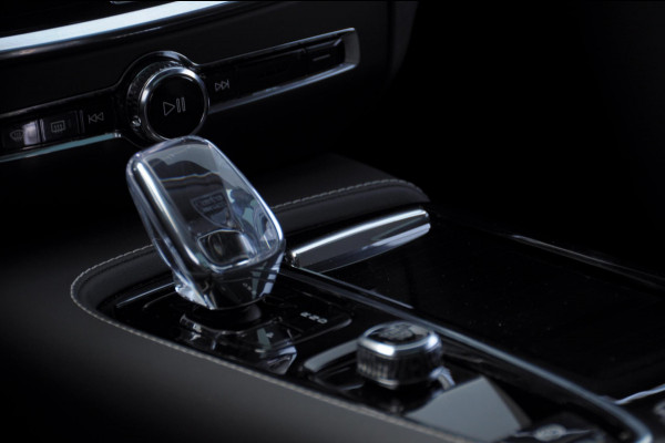 Volvo V60 T6 350PK Automaat AWD Ultra Dark / Long Range / 360 Camera / Harman Kardon audio / Head-up display / Panorama dak / Apple carplay / Android auto /