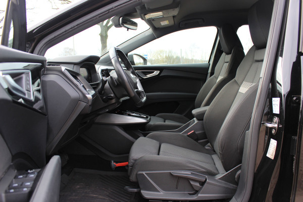 Audi Q4 Sportback e-tron 40 Advanced edition 77 kWh / SoH 90,3% / Warmtepomp / CarPlay / Matrix LED / Sportstoelen / 19'' / Virtual Cockpit / Parkeerhulp V+A / Intr.voorverwarming / Stoelverwarming / DAB / Cruise Control