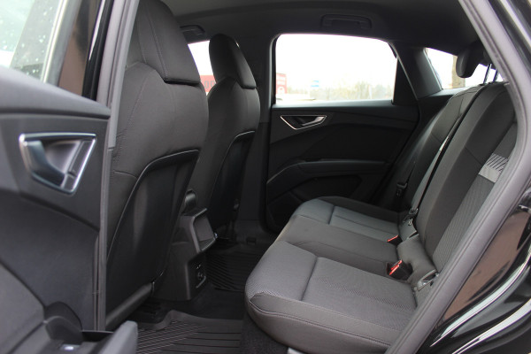 Audi Q4 Sportback e-tron 40 Advanced edition 77 kWh / SoH 90,3% / Warmtepomp / CarPlay / Matrix LED / Sportstoelen / 19'' / Virtual Cockpit / Parkeerhulp V+A / Intr.voorverwarming / Stoelverwarming / DAB / Cruise Control