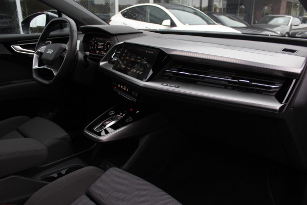 Audi Q4 Sportback e-tron 40 Advanced edition 77 kWh / SoH 90,3% / Warmtepomp / CarPlay / Matrix LED / Sportstoelen / 19'' / Virtual Cockpit / Parkeerhulp V+A / Intr.voorverwarming / Stoelverwarming / DAB / Cruise Control