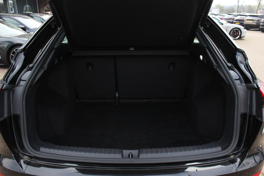 Audi Q4 Sportback e-tron 40 Advanced edition 77 kWh / SoH 90,3% / Warmtepomp / CarPlay / Matrix LED / Sportstoelen / 19'' / Virtual Cockpit / Parkeerhulp V+A / Intr.voorverwarming / Stoelverwarming / DAB / Cruise Control