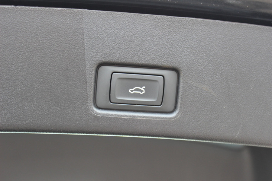 Audi Q4 Sportback e-tron 40 Advanced edition 77 kWh / SoH 90,3% / Warmtepomp / CarPlay / Matrix LED / Sportstoelen / 19'' / Virtual Cockpit / Parkeerhulp V+A / Intr.voorverwarming / Stoelverwarming / DAB / Cruise Control