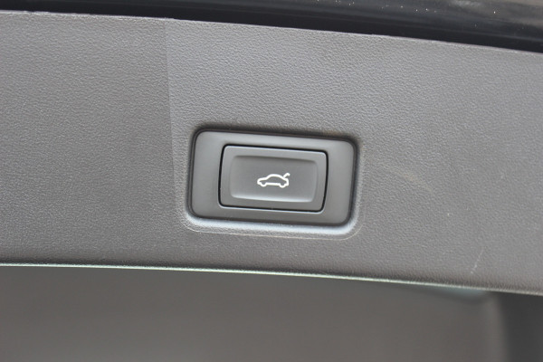 Audi Q4 Sportback e-tron 40 Advanced edition 77 kWh / SoH 90,3% / Warmtepomp / CarPlay / Matrix LED / Sportstoelen / 19'' / Virtual Cockpit / Parkeerhulp V+A / Intr.voorverwarming / Stoelverwarming / DAB / Cruise Control