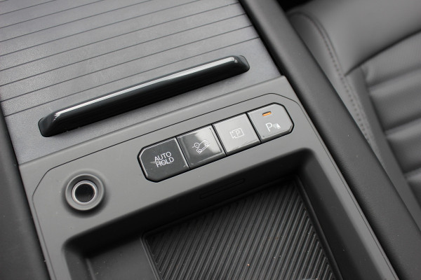 Kia EV9 Launch Edition 99.8 kWh / SoH 98,8% / 360Camera / Head-up / Leder / Keyless / Sfeerverlichting / 19'' / Warmtepomp / Stoelventilatie+Verwarming 4x / Dodehoek / Stoelverwarming / Dodehoek / DAB / ACC