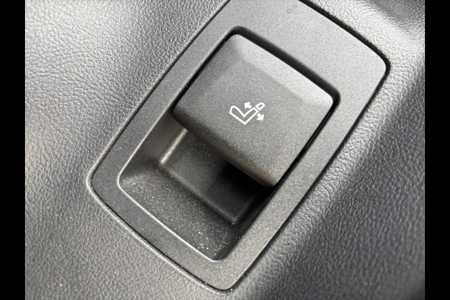 BMW X3 xDrive30e M Sport | Plug-in Hybride | PHEV | Volle uitrusting | 20 inch |  Panoramadak | Trekhaak | Harman/kardon | 360 graden camera | Leder Vernasca Schwarz | Elektrische stoelen met memory functie | M pakket | Sportstoelen | Stoelverwarming| Adaptive Led | Head Up Display | Keyless entry | Elektrische achterklep | Adaptive cruise control | Dodehoeksensoren | Digitaal instrumentenpaneel SCI |