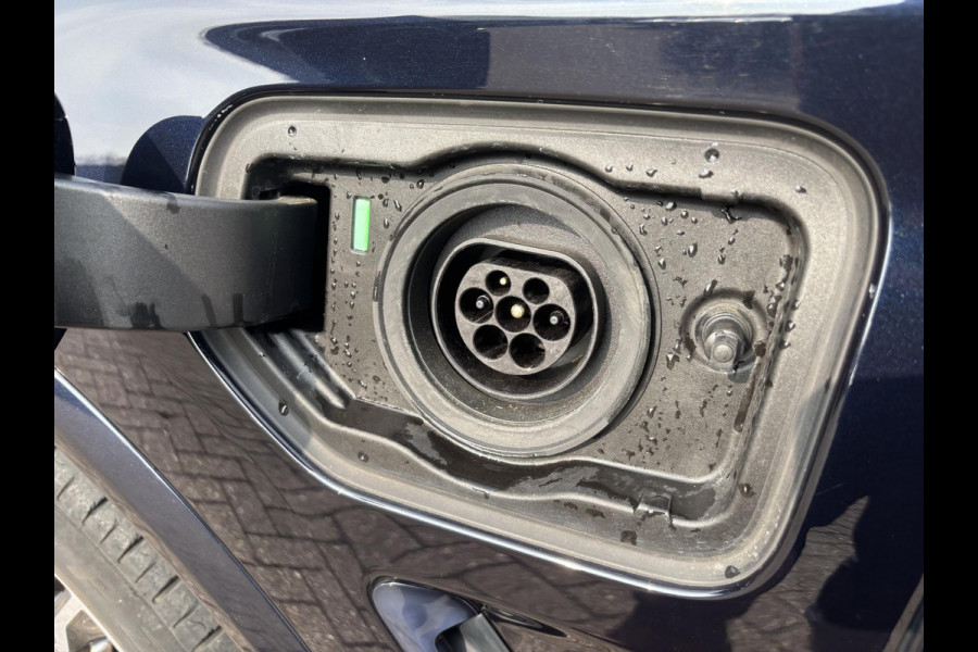 BMW X3 xDrive30e M Sport | Plug-in Hybride | PHEV | Volle uitrusting | 20 inch |  Panoramadak | Trekhaak | Harman/kardon | 360 graden camera | Leder Vernasca Schwarz | Elektrische stoelen met memory functie | M pakket | Sportstoelen | Stoelverwarming| Adaptive Led | Head Up Display | Keyless entry | Elektrische achterklep | Adaptive cruise control | Dodehoeksensoren | Digitaal instrumentenpaneel SCI |