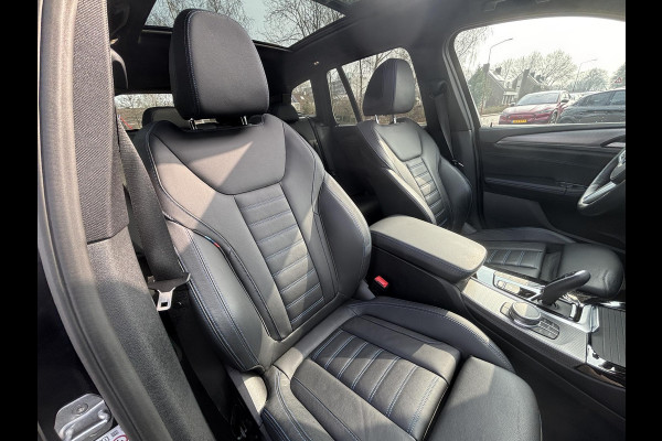 BMW X3 xDrive30e M Sport | Plug-in Hybride | PHEV | Volle uitrusting | 20 inch |  Panoramadak | Trekhaak | Harman/kardon | 360 graden camera | Leder Vernasca Schwarz | Elektrische stoelen met memory functie | M pakket | Sportstoelen | Stoelverwarming| Adaptive Led | Head Up Display | Keyless entry | Elektrische achterklep | Adaptive cruise control | Dodehoeksensoren | Digitaal instrumentenpaneel SCI |