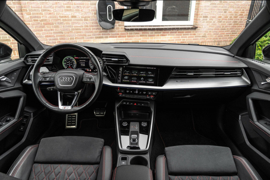 Audi A3 Sportback 45 TFSI e S Edition Competition 245 PK Matrix LED Adaptive RS Zetels Keyless B&O 18''